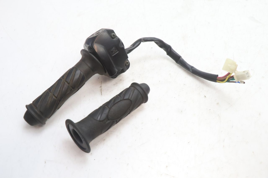 photo de RIGHT HANDLEBAR SWITCH TNT MOTOR GRIDO 2T 50 (2010 - 2019) - Technical close-up