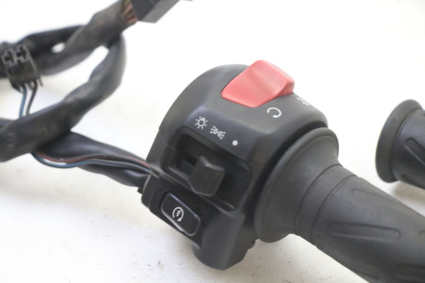 photo de RIGHT SWITCH SUZUKI GS GSE 500 (2001 - 2003) - Component detail