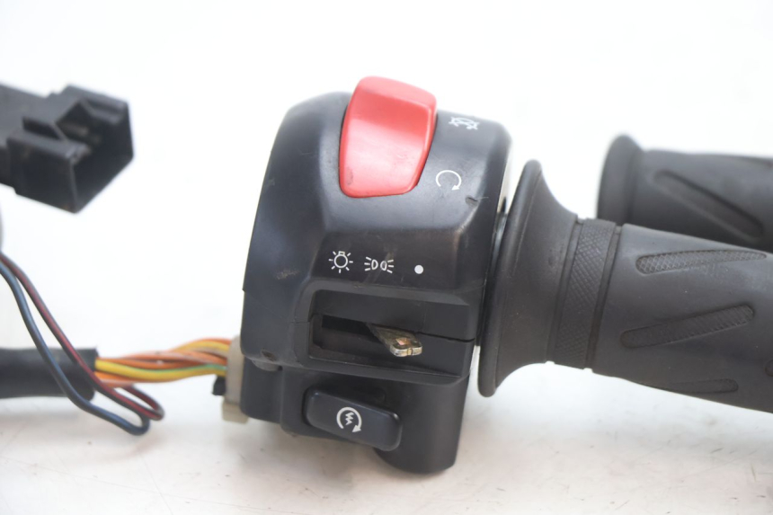 photo de RIGHT SWITCH SUZUKI GSF N BANDIT 1200 (2001 - 2005) - Component detail