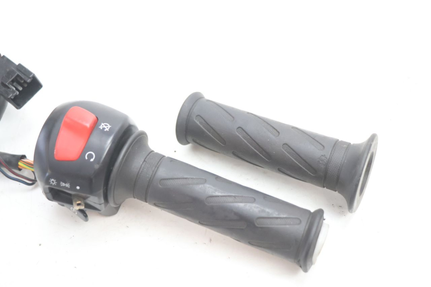 photo de RIGHT SWITCH SUZUKI GSF N BANDIT 1200 (2001 - 2005) - Zoom on usage condition