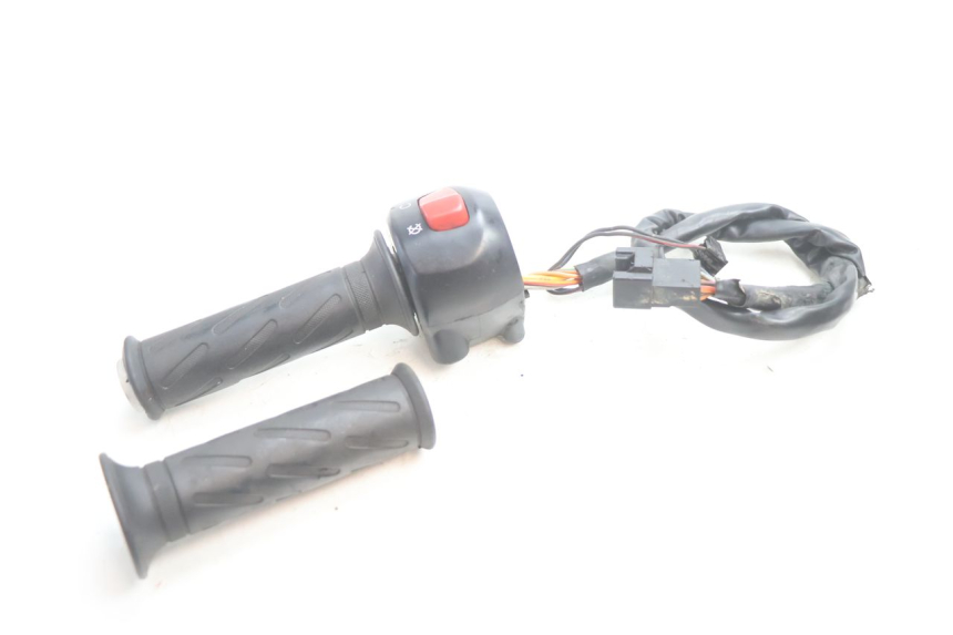 photo de RIGHT SWITCH SUZUKI GSF N BANDIT 1200 (2001 - 2005) - Alternative perspective