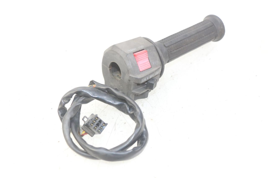 photo de RIGHT HANDLEBAR SWITCH SUZUKI GSX-F GSX  F 1100 (1988 - 1994) - Zoom on usage condition
