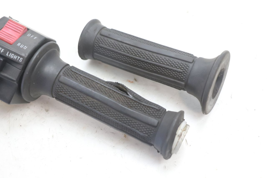 photo de RIGHT SWITCH SUZUKI GSX F GSXF 750 (1988 - 1998) - Zoom on usage condition