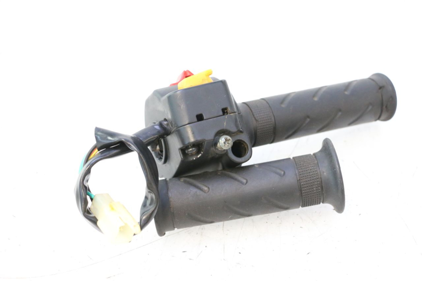 photo de RIGHT HANDLEBAR SWITCH EUROCKA GTR 50 (2007 - 2017) - Zoom on usage condition