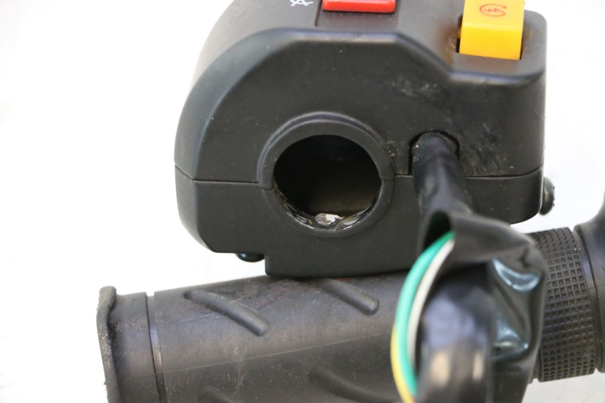 photo de RIGHT HANDLEBAR SWITCH EUROCKA GTR 50 (2007 - 2017) - Alternative perspective