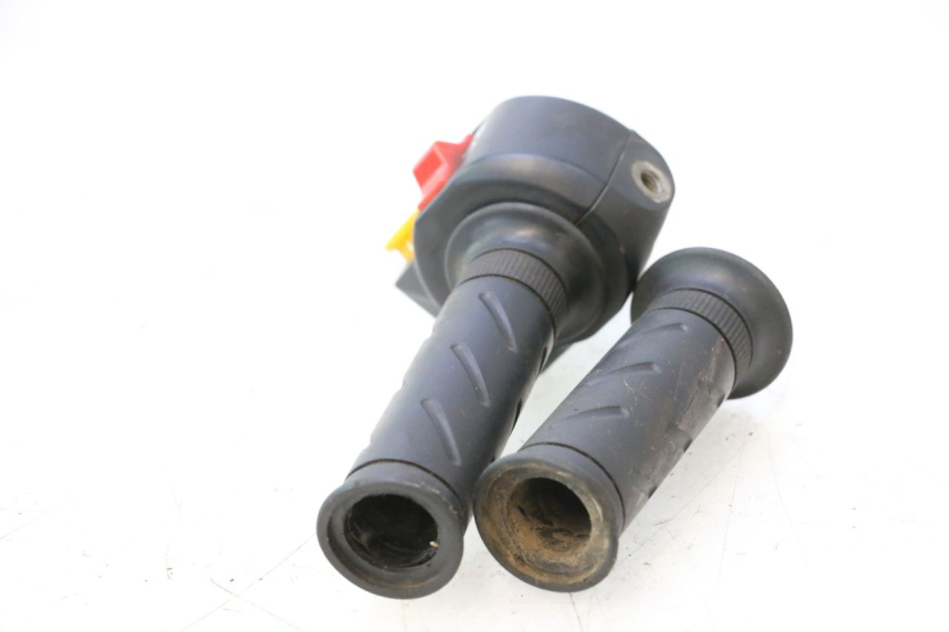 photo de RIGHT HANDLEBAR SWITCH EUROCKA GTR 50 (2007 - 2017) - Fixing points details