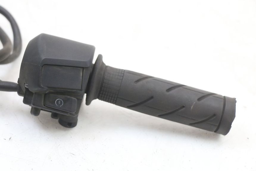 photo de RIGHT SWITCH HONDA FES S-WING SWING 125 (2007 - 2015) - Component detail