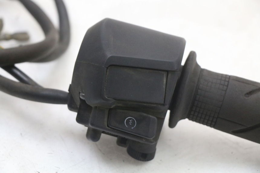 photo de RIGHT SWITCH HONDA FES S-WING SWING 125 (2007 - 2015) - Zoom on usage condition