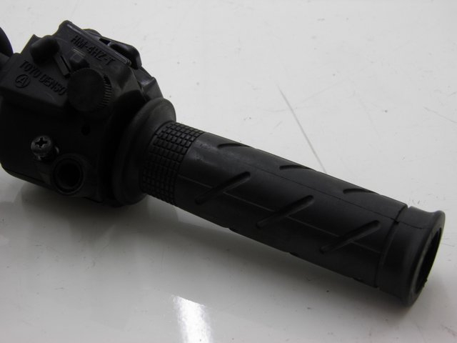 photo de RIGHT SWITCH HONDA FES S-WING SWING 125 (2007 - 2015) - Component detail