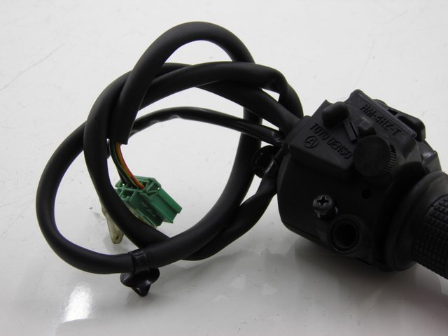 photo de RIGHT SWITCH HONDA FES S-WING SWING 125 (2007 - 2015) - Zoom on usage condition