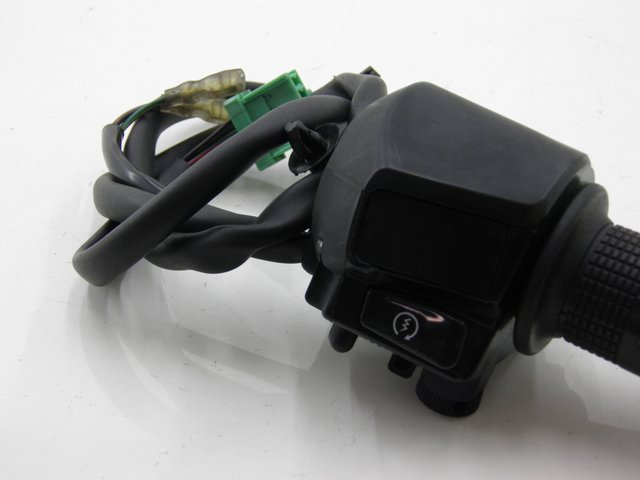 photo de RIGHT SWITCH HONDA FES S-WING SWING 125 (2007 - 2015) - Alternative perspective