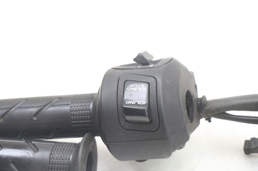 photo de RIGHT SWITCH HONDA PCX (JF57/JF64) 125 (2014 - 2018) - Technical close-up