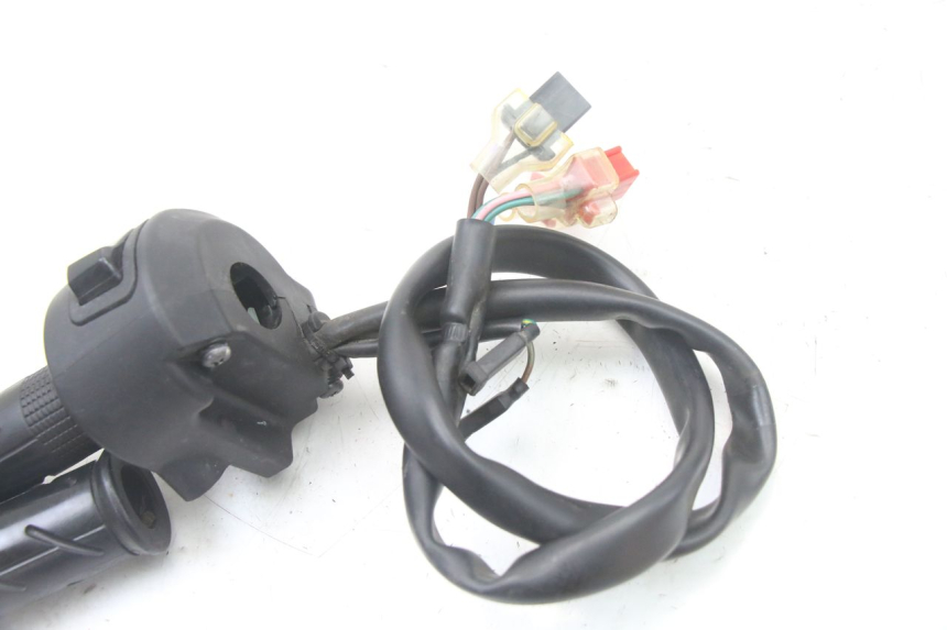 photo de RIGHT SWITCH HONDA PCX (JF57/JF64) 125 (2014 - 2018) - Fixing points details