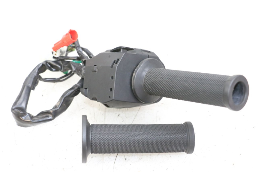 photo de RIGHT SWITCH HUSQVARNA SVARTPILEN 401 (2018 - 2023) - Component detail