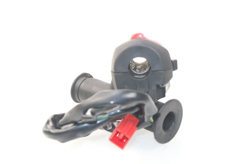 photo de RIGHT SWITCH SYM JOYMAX 250 (2013 - 2017) - Zoom on usage condition