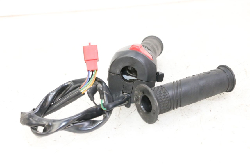 photo de RIGHT SWITCH SYM JOYMAX 125 (2010 - 2017) - Component detail