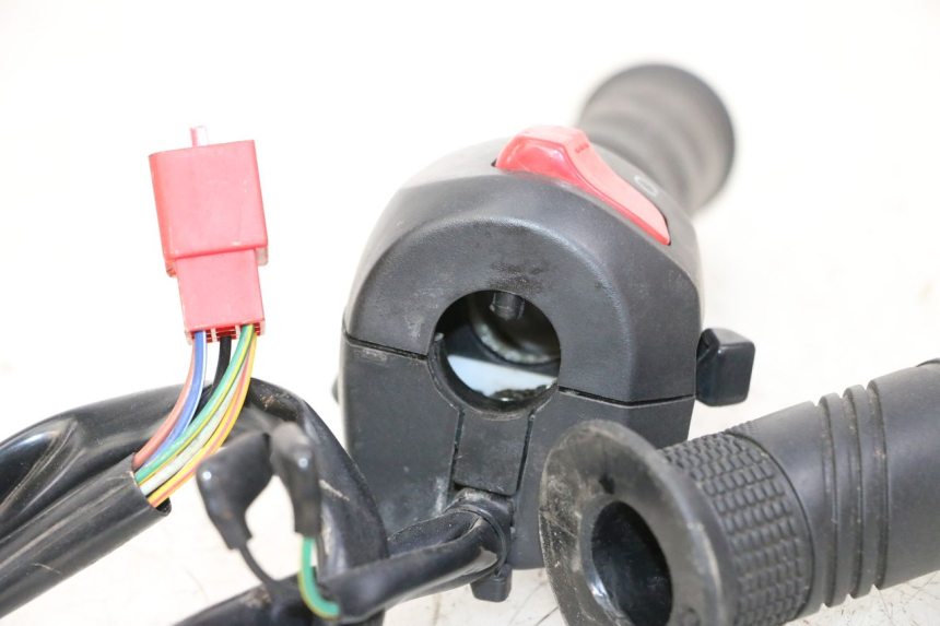 photo de RIGHT SWITCH SYM JOYMAX 125 (2010 - 2017) - Zoom on usage condition