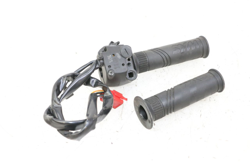 photo de RIGHT SWITCH SYM JOYMAX 125 (2010 - 2017) - Alternative perspective