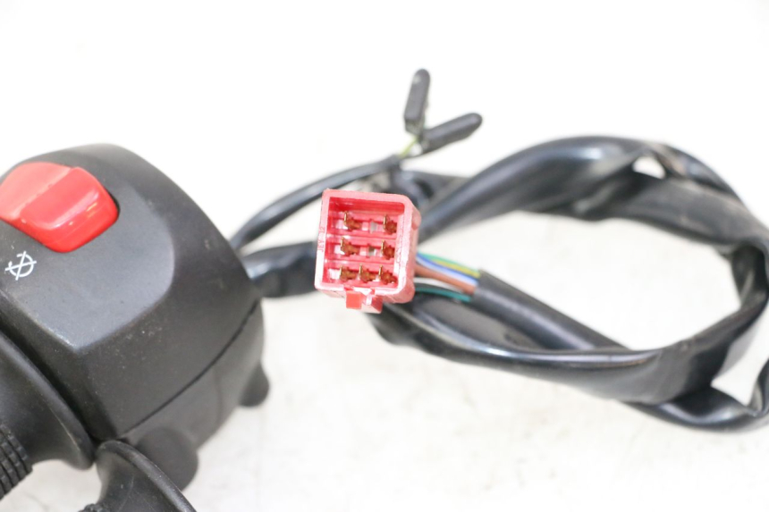 photo de RIGHT SWITCH SYM JOYMAX 125 (2010 - 2017) - Fixing points details