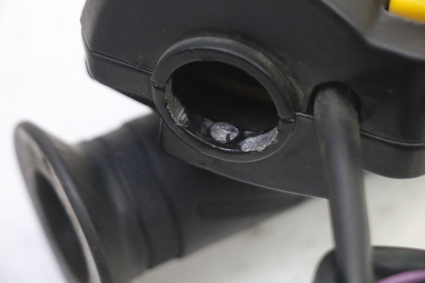 photo de RIGHT HANDLEBAR SWITCH PEUGEOT KISBEE 2T 50 (2010 - 2017) - Technical close-up