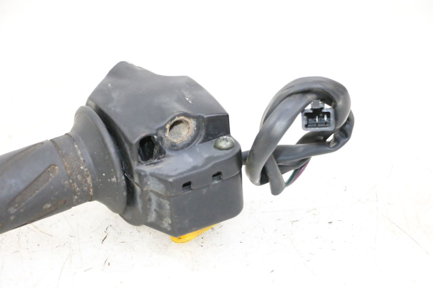 photo de RIGHT HANDLEBAR SWITCH PEUGEOT KISBEE 2T 50 (2010 - 2017) - Zoom on usage condition