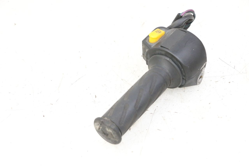 photo de RIGHT HANDLEBAR SWITCH PEUGEOT KISBEE 2T 50 (2010 - 2017) - Technical close-up