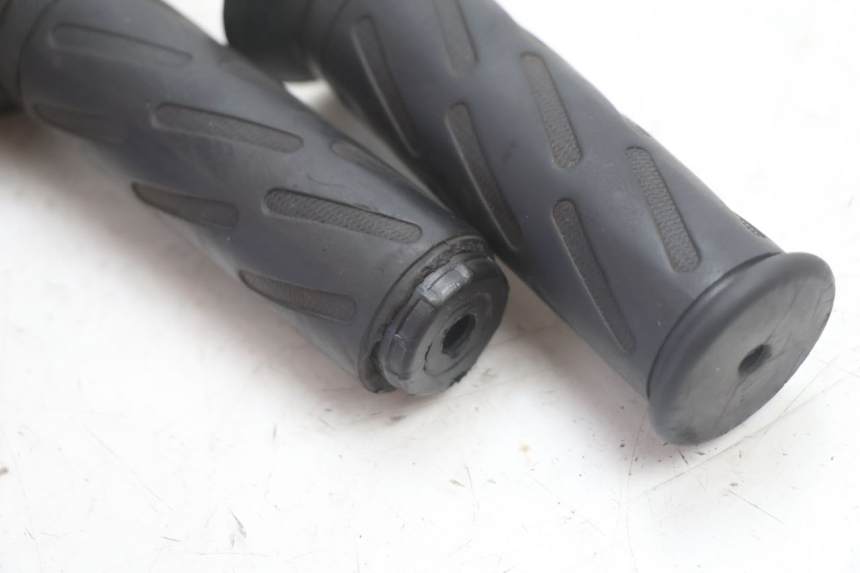 photo de RIGHT HANDLEBAR SWITCH PEUGEOT KISBEE 2T 50 (2010 - 2017) - Technical close-up