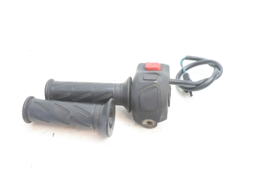 photo de RIGHT HANDLEBAR SWITCH PEUGEOT KISBEE 2T 50 (2010 - 2017) - Fixing points details