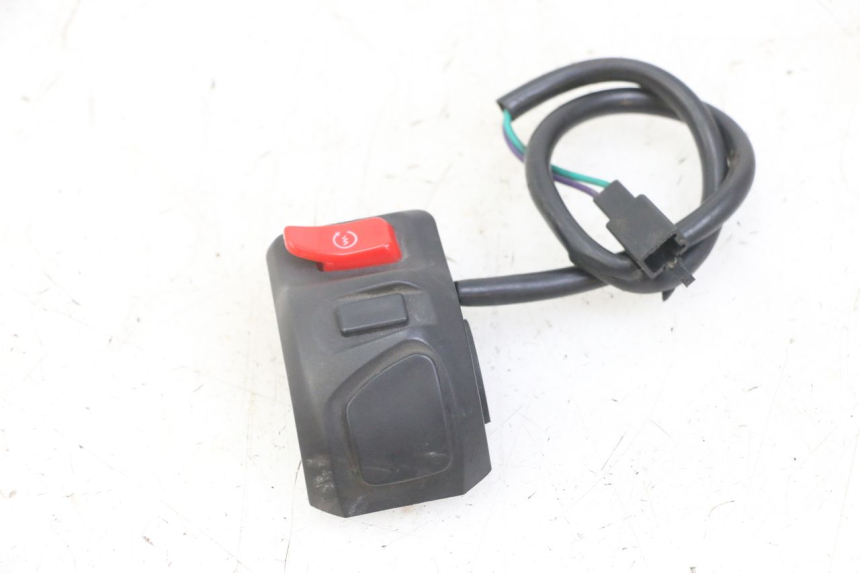 photo de RIGHT HANDLEBAR SWITCH PEUGEOT KISBEE 4T 50 (2018 - 2022) - Zoom on usage condition