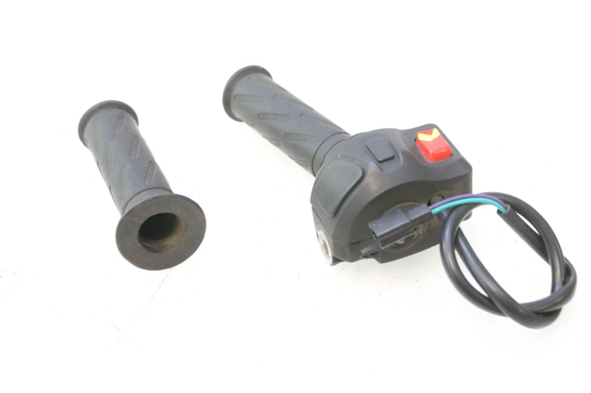 photo de RIGHT SWITCH PEUGEOT KISBEE 4T 50 (2023 - 2026) - Fixing points details
