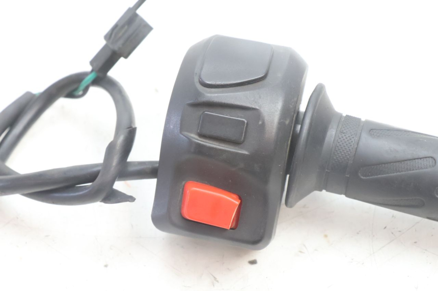 photo de RIGHT HANDLEBAR SWITCH PEUGEOT KISBEE 4T 50 (2010 - 2017) - Component detail
