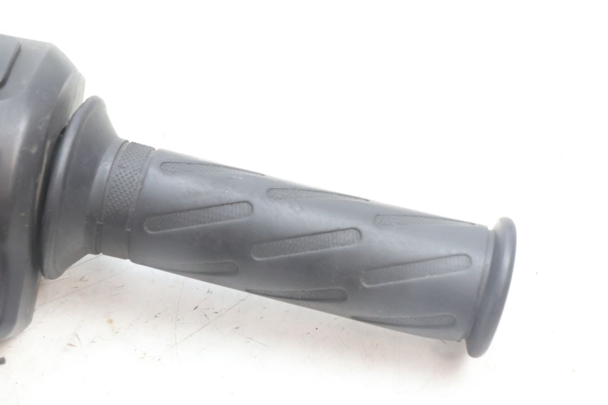 photo de RIGHT HANDLEBAR SWITCH PEUGEOT KISBEE 4T 50 (2010 - 2017) - Alternative perspective