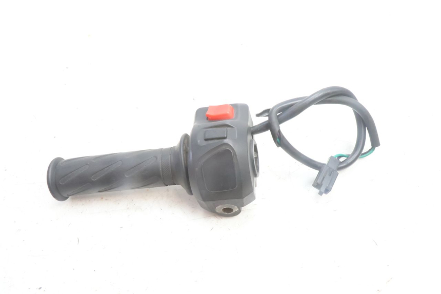 photo de RIGHT HANDLEBAR SWITCH PEUGEOT KISBEE 4T 50 (2010 - 2017) - Technical close-up
