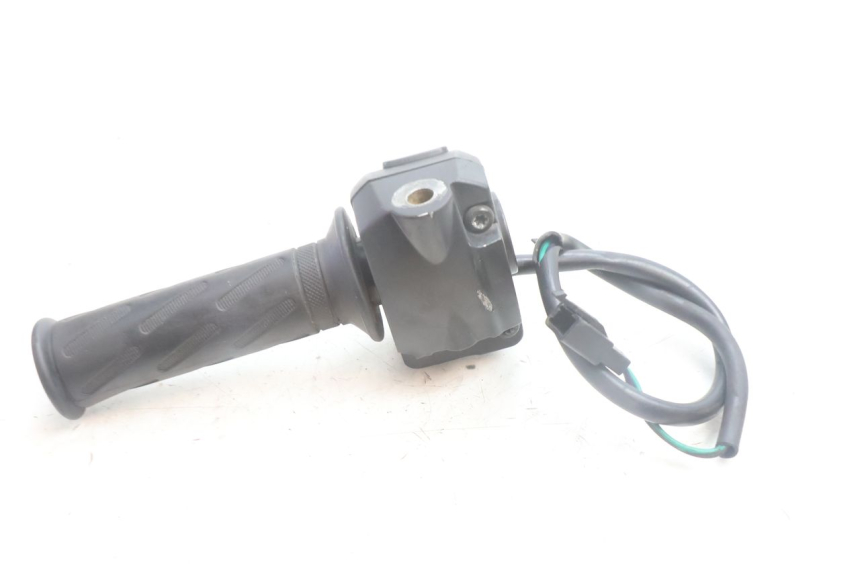 photo de RIGHT HANDLEBAR SWITCH PEUGEOT KISBEE 4T 50 (2010 - 2017) - Fixing points details