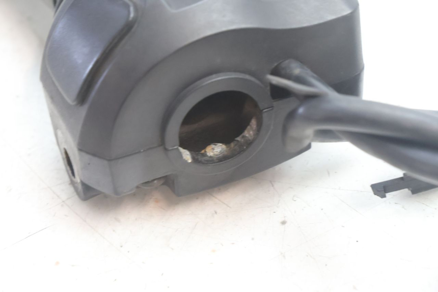 photo de RIGHT HANDLEBAR SWITCH PEUGEOT KISBEE 4T 50 (2010 - 2017) - Surface and material condition