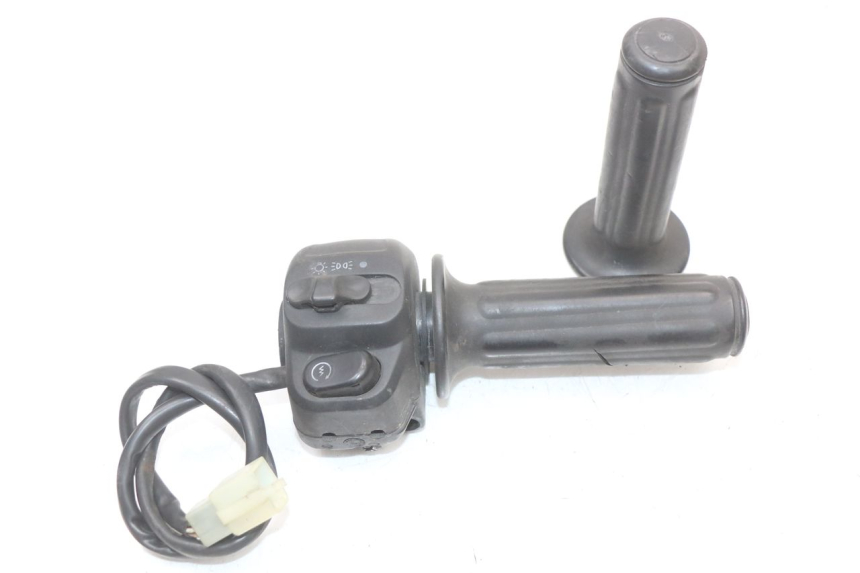 photo de RIGHT SWITCH RENAULT KOURANOS 125 (2001 - 2004) - Main view