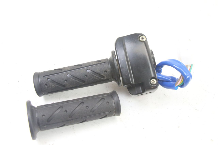photo de RIGHT HANDLEBAR SWITCH KYMCO AGILITY 4T 50 (2005 - 2018) - Alternative perspective