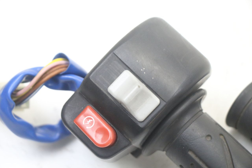 photo de RIGHT SWITCH KYMCO PEOPLE S 125 (2000 - 2008) - Component detail