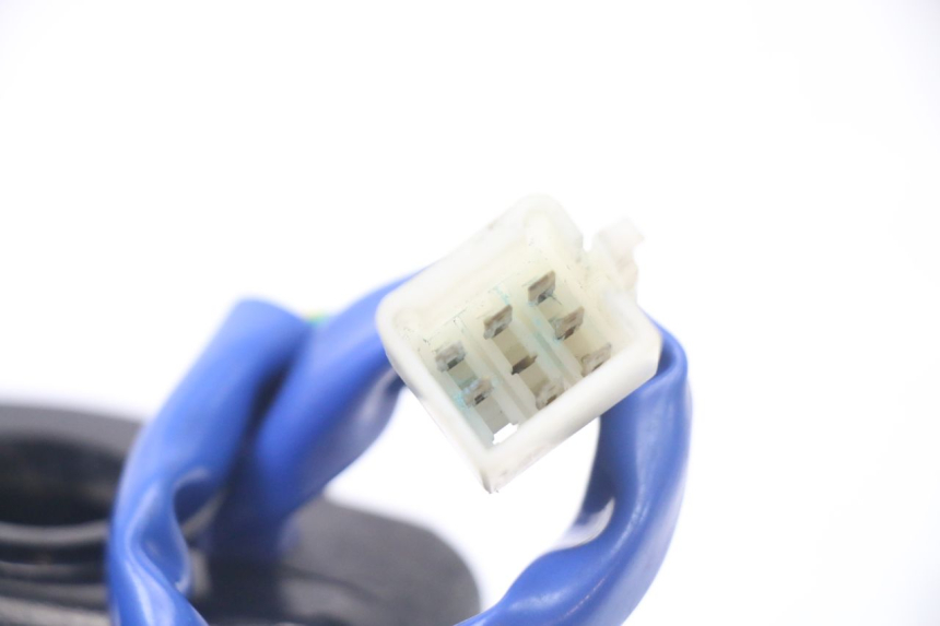 photo de RIGHT SWITCH KYMCO PEOPLE S 125 (2000 - 2008) - Fixing points details