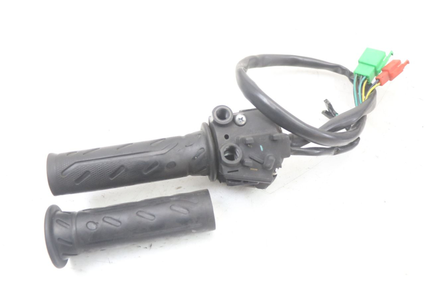 photo de RIGHT HANDLEBAR SWITCH KYMCO X-TOWN XTOWN 125 (2016 - 2021) - Fixing points details