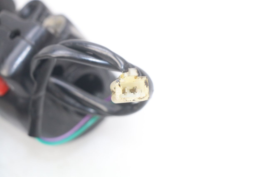 photo de RIGHT HANDLEBAR SWITCH PEUGEOT LUDIX 50 (2005 - 2007) - Zoom on usage condition