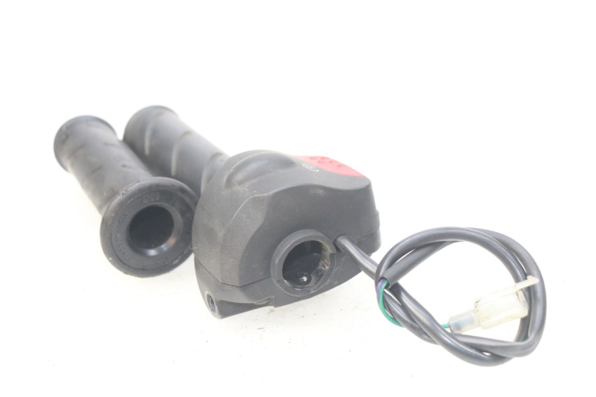 photo de RIGHT HANDLEBAR SWITCH PEUGEOT LUDIX 50 (2008 - 2017) - Alternative perspective