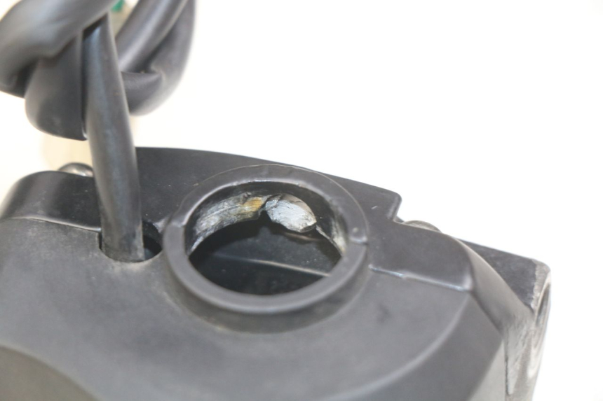 photo de RIGHT HANDLEBAR SWITCH PEUGEOT LUDIX 50 (2008 - 2017) - Zoom on usage condition