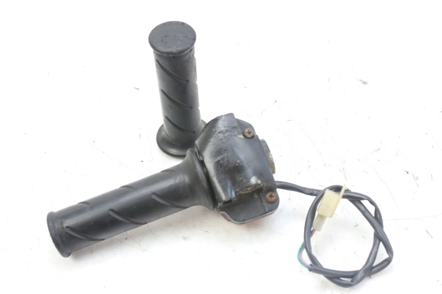 photo de RIGHT HANDLEBAR SWITCH PEUGEOT LUDIX 50 (2008 - 2017) - Component detail