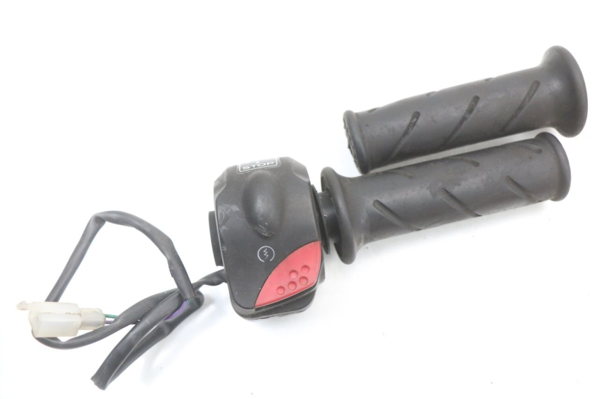 photo de RIGHT HANDLEBAR SWITCH PEUGEOT LUDIX 50 (2008 - 2017) - Main view