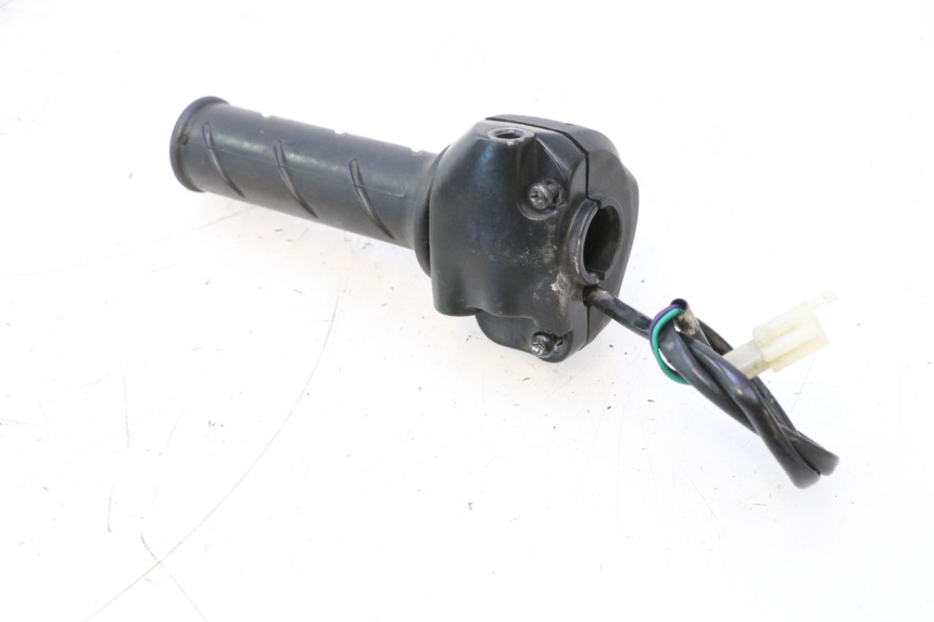 photo de RIGHT HANDLEBAR SWITCH PEUGEOT LUDIX 50 (2008 - 2017) - Zoom on usage condition