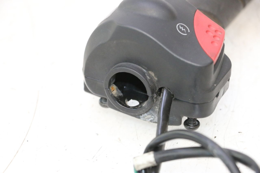 photo de RIGHT HANDLEBAR SWITCH PEUGEOT LUDIX 50 (2008 - 2017) - Product overview