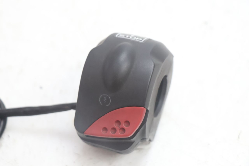 photo de RIGHT HANDLEBAR SWITCH PEUGEOT LUDIX 50 (2005 - 2007) - Component detail