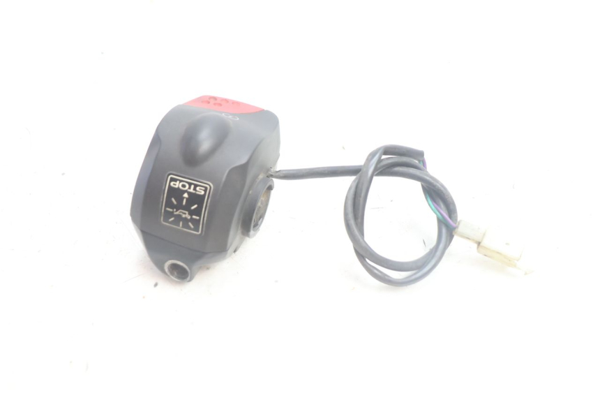 photo de RIGHT SWITCH PEUGEOT LUDIX PRO 2T 50 (2010 - 2017) - Zoom on usage condition
