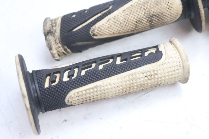 photo de RIGHT HANDLEBAR SWITCH PEUGEOT LUDIX SNAKE 2T 50 (2004 - 2014) - Fixing points details